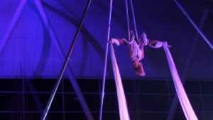 Une soirée inauguration pleine d'acrobatie avec la compagnie Remue Ménage